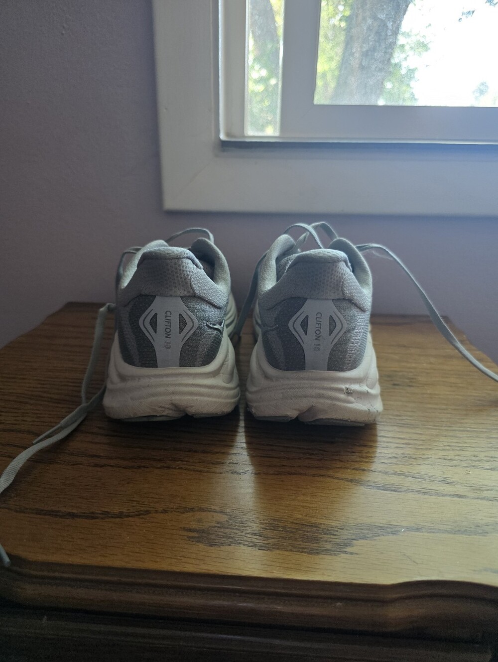 Womens Hoka Cliftons - Picture 3 of 6